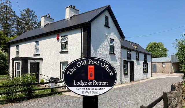 إيننيسكيلن The Old Post Office Lodge المظهر الخارجي الصورة